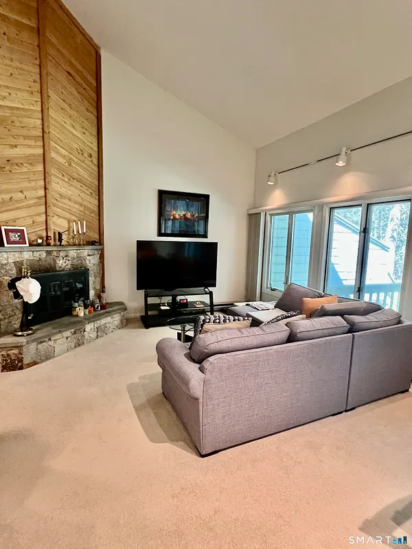 480 Evergreen Road Photo 5