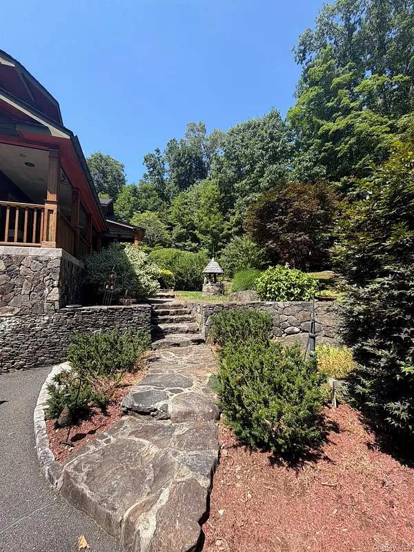 5 Cortlandt Manor Road Photo 3