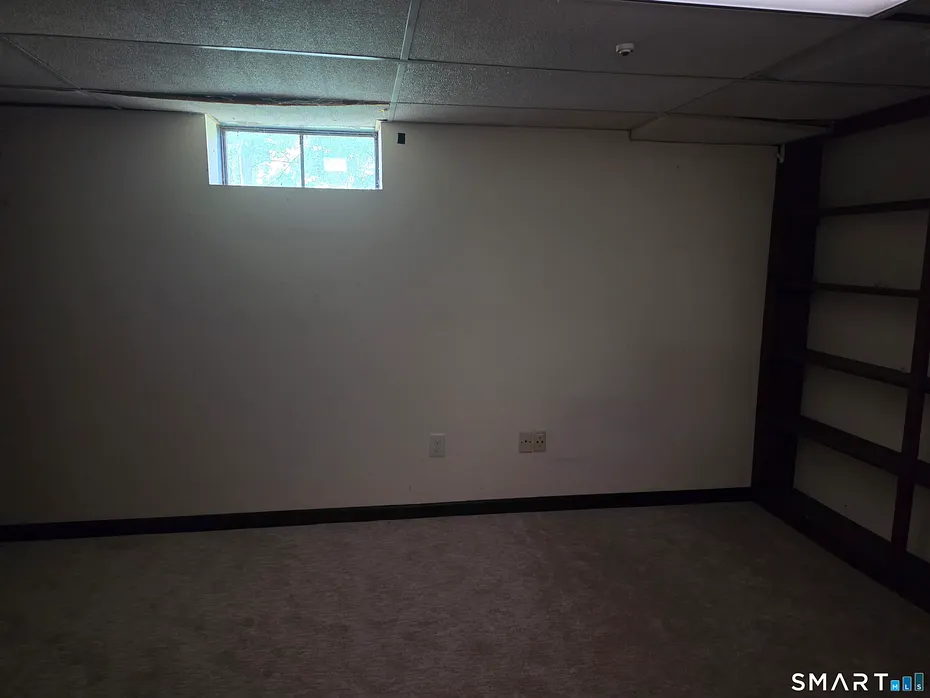 8 Squire Lane Photo 25