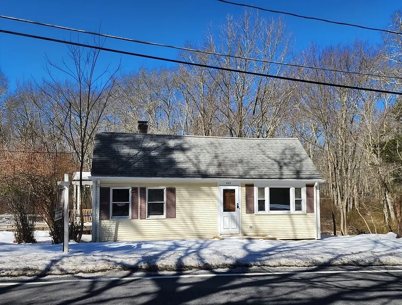 427 Winter Street Photo 25