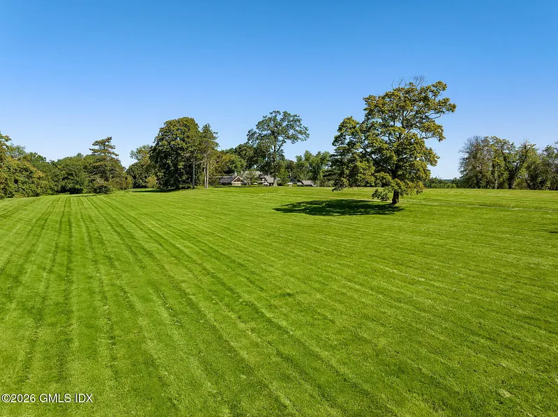 500 Round Hill Road Photo 26