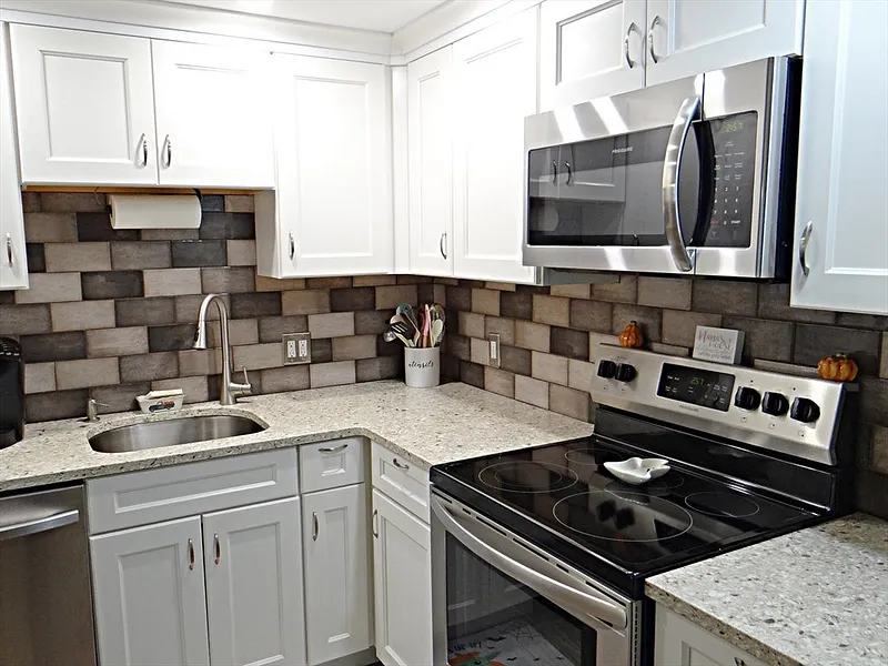 25 Marshall Ave Photo 4