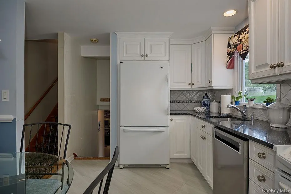 8 Carroll Drive Photo 19