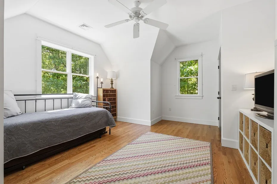 409 Henry St Photo 31