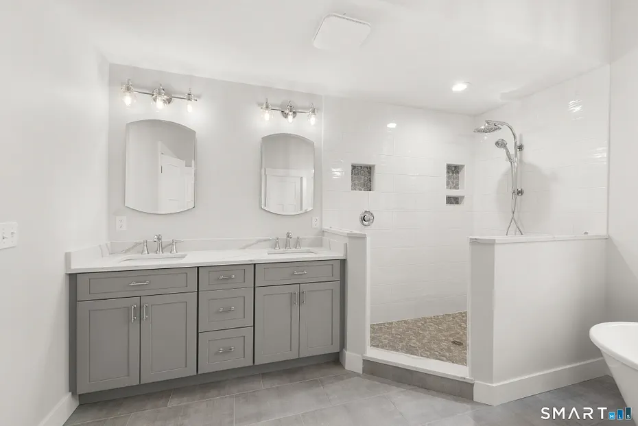 16 Bel Aire Lane Photo 9