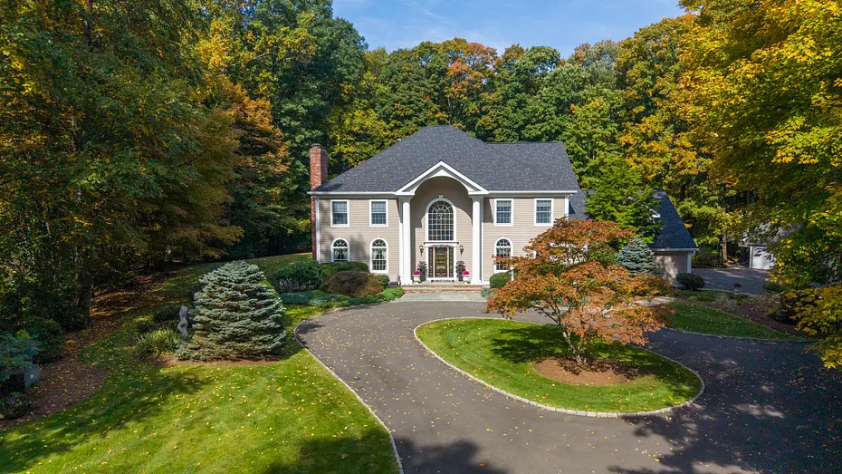 10 Taunton Hill Road Photo 1