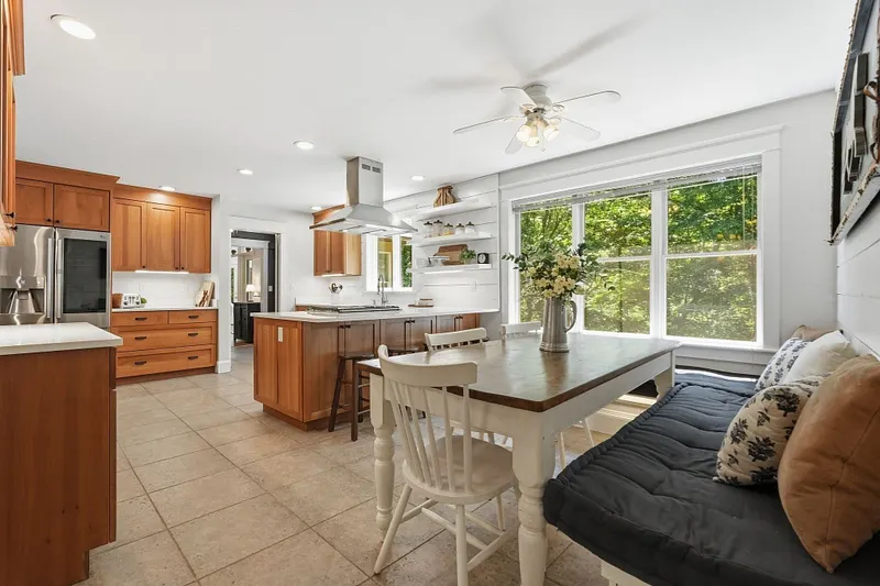 409 Henry St Photo 19