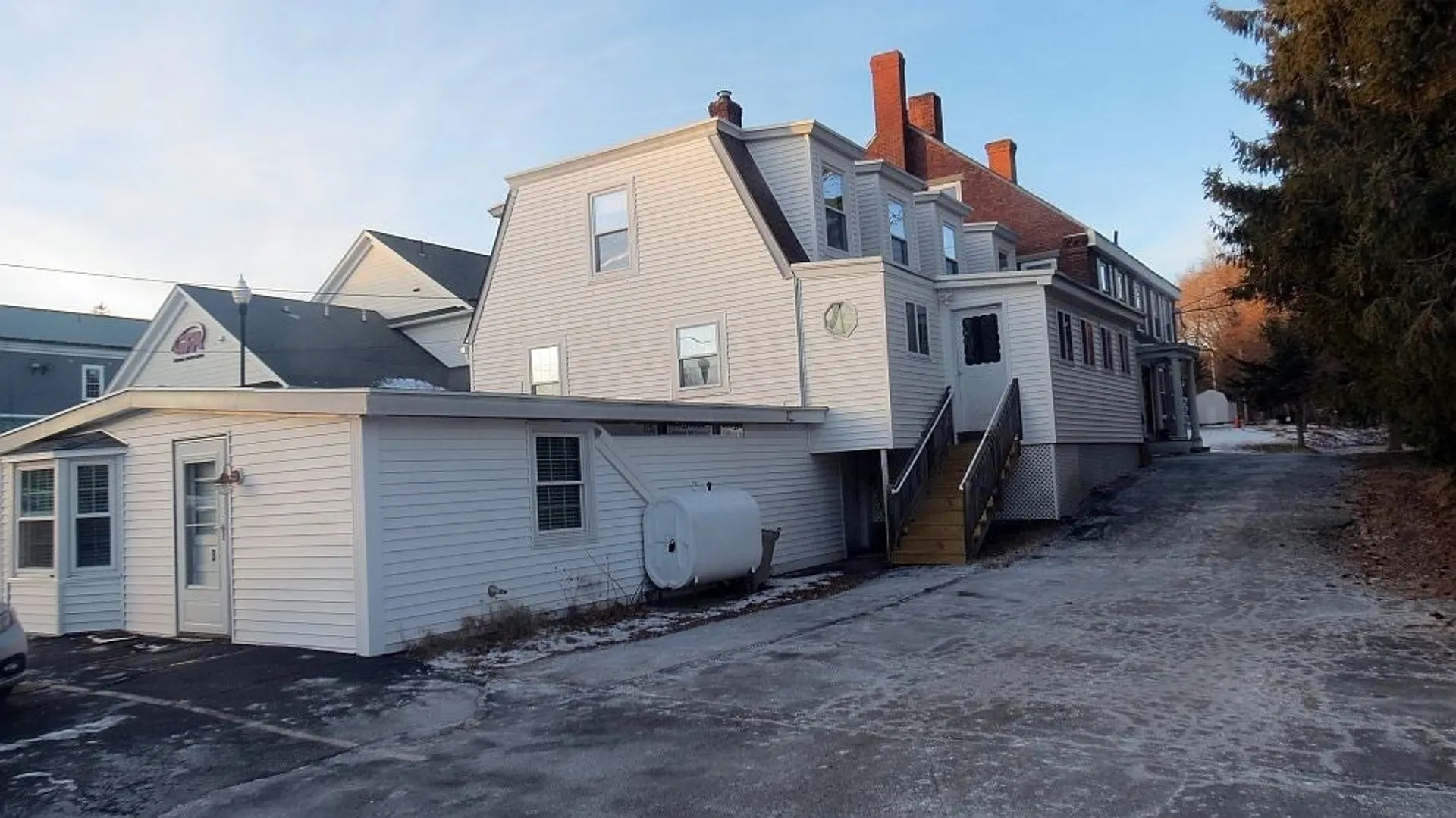 33 Main St Photo 17