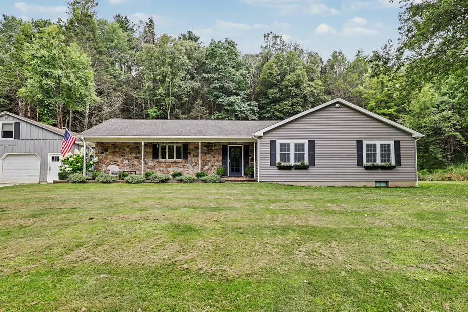 1226 Litchfield Road Photo 2