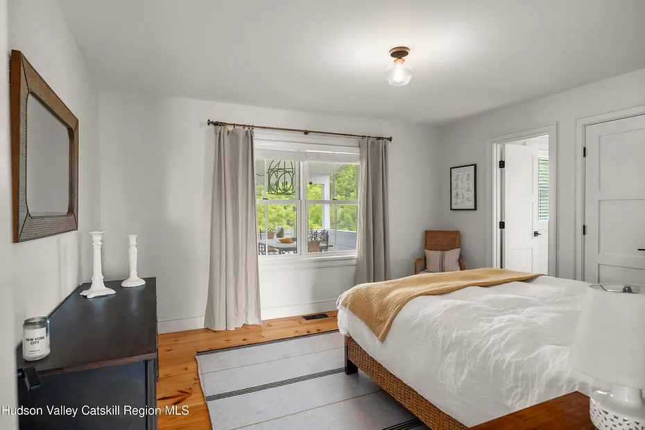 476 South Road Photo 16