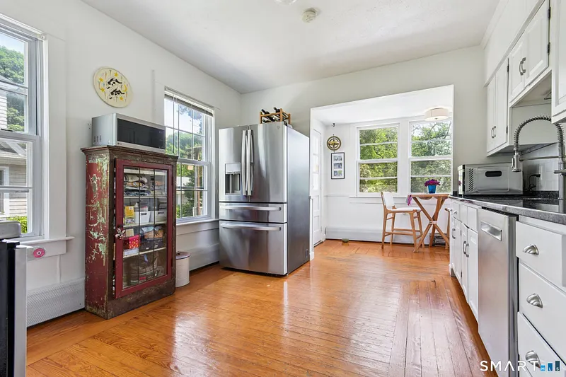 24 Warren Avenue Photo 9