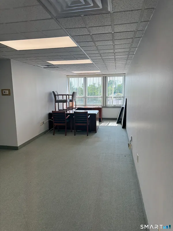455 Boston Post Road Photo 17