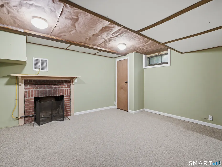 2409 Albany Avenue Photo 30