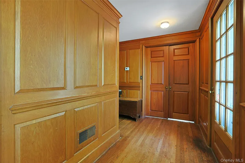 982 Bradley Parkway Photo 22