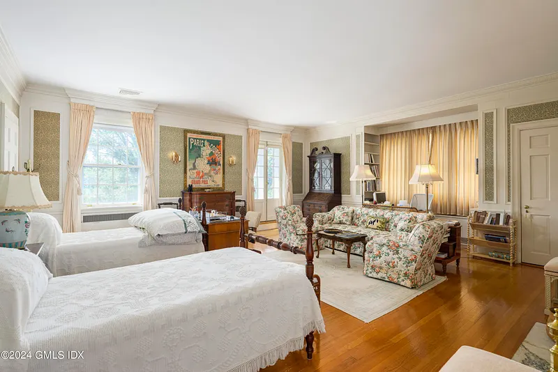 10 Cliffdale Road Photo 21