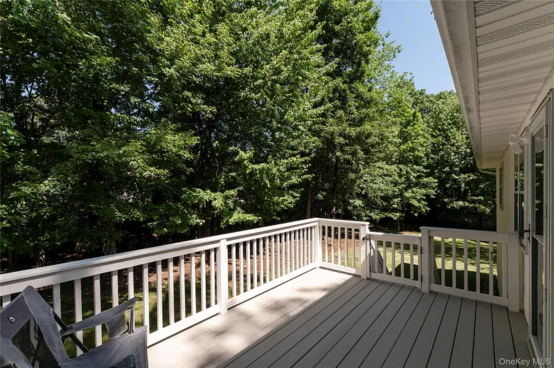 414 Maple Avenue Photo 17