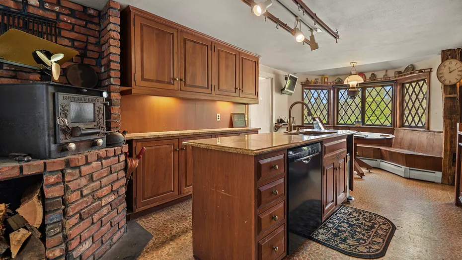 6 Tyringham Rd Photo 10