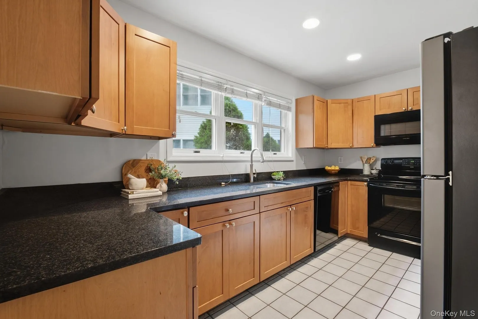 1452 Iroquois Street Photo 8
