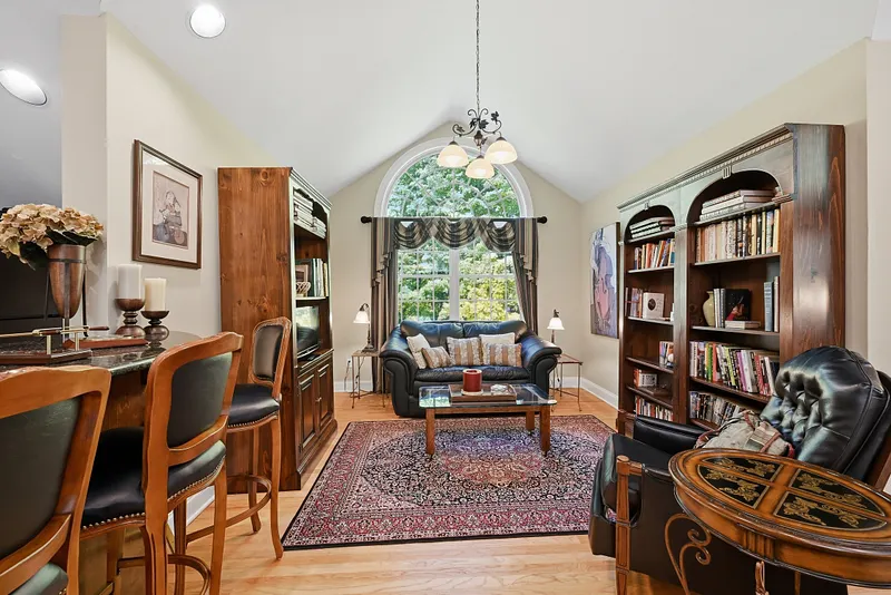 10 Taunton Hill Road Photo 22