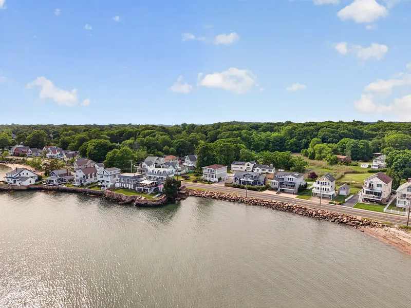 284 Shore Drive Photo 2
