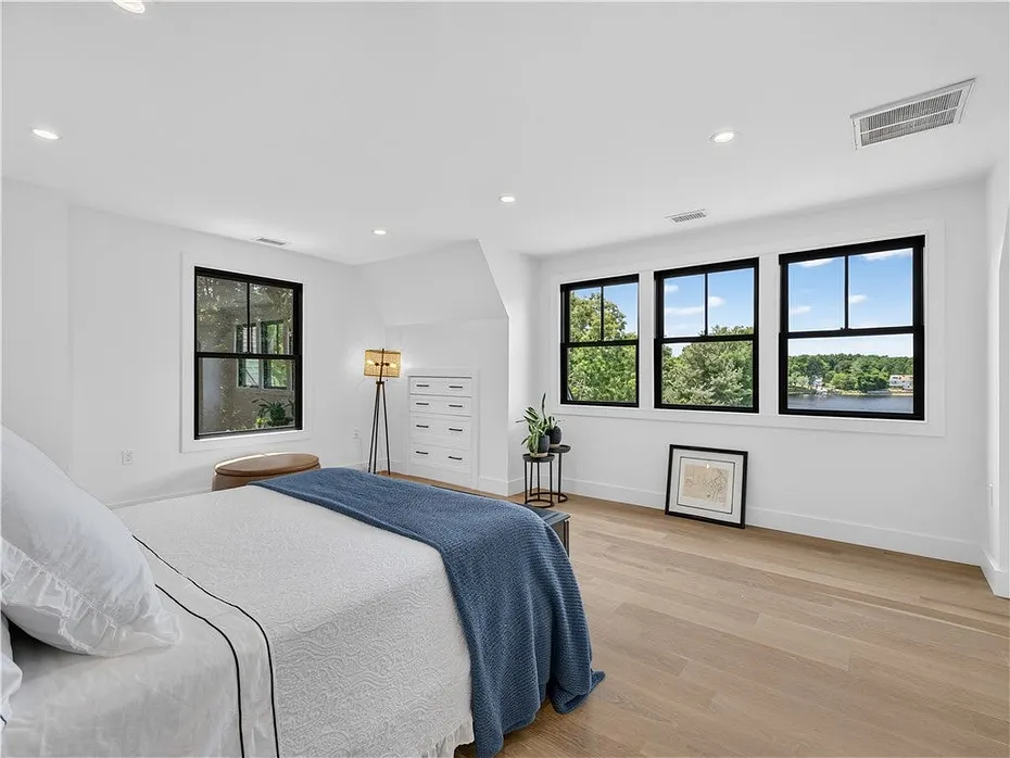34 Lanphere Road Photo 20