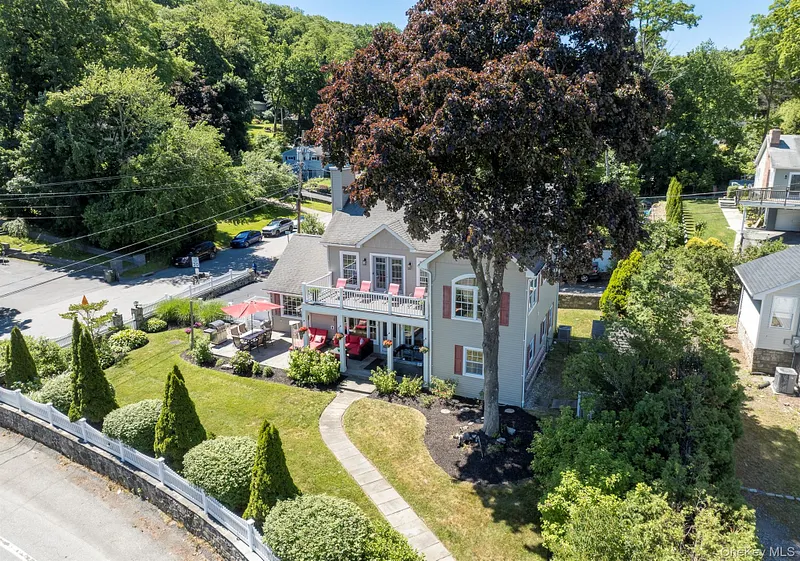 1 Colonial Drive Photo 43