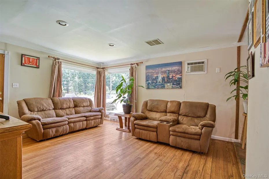 32 Mager Avenue Photo 4