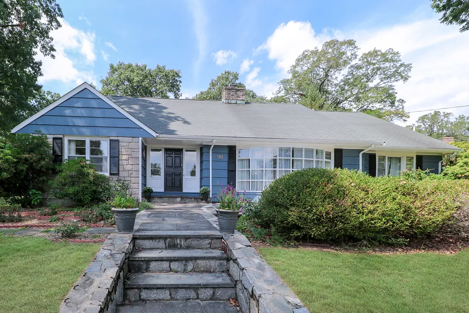 90 Webb Road Photo 1