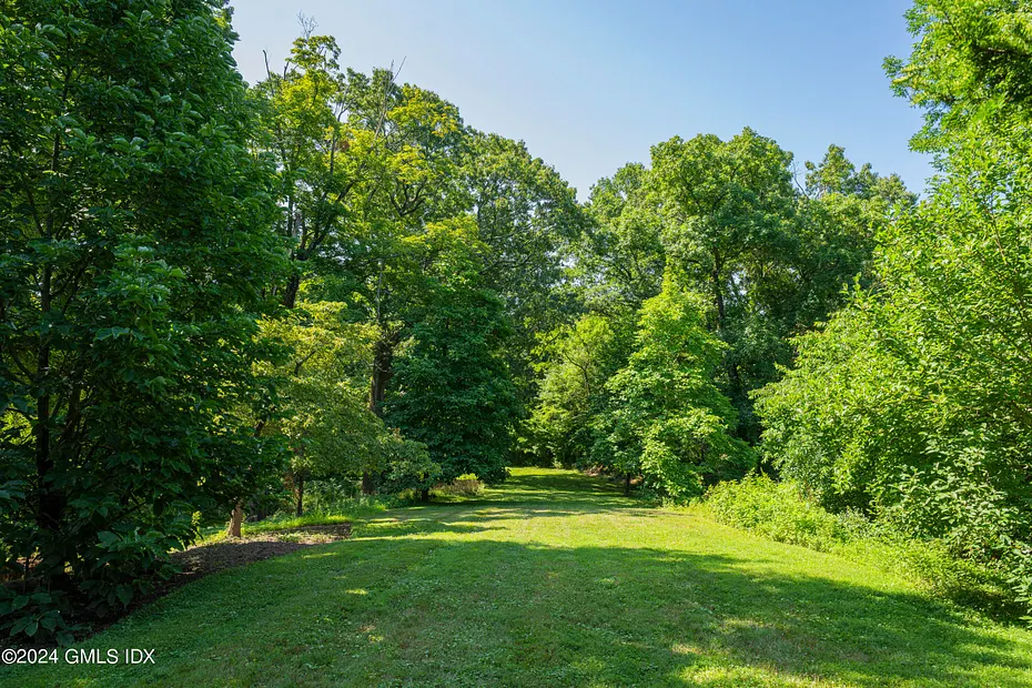 10 Cliffdale Road Photo 31