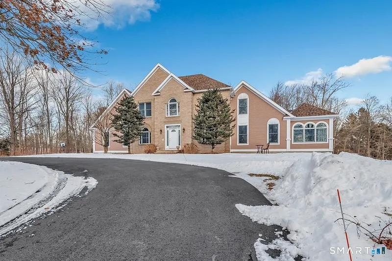 461 Amity Road Photo 3