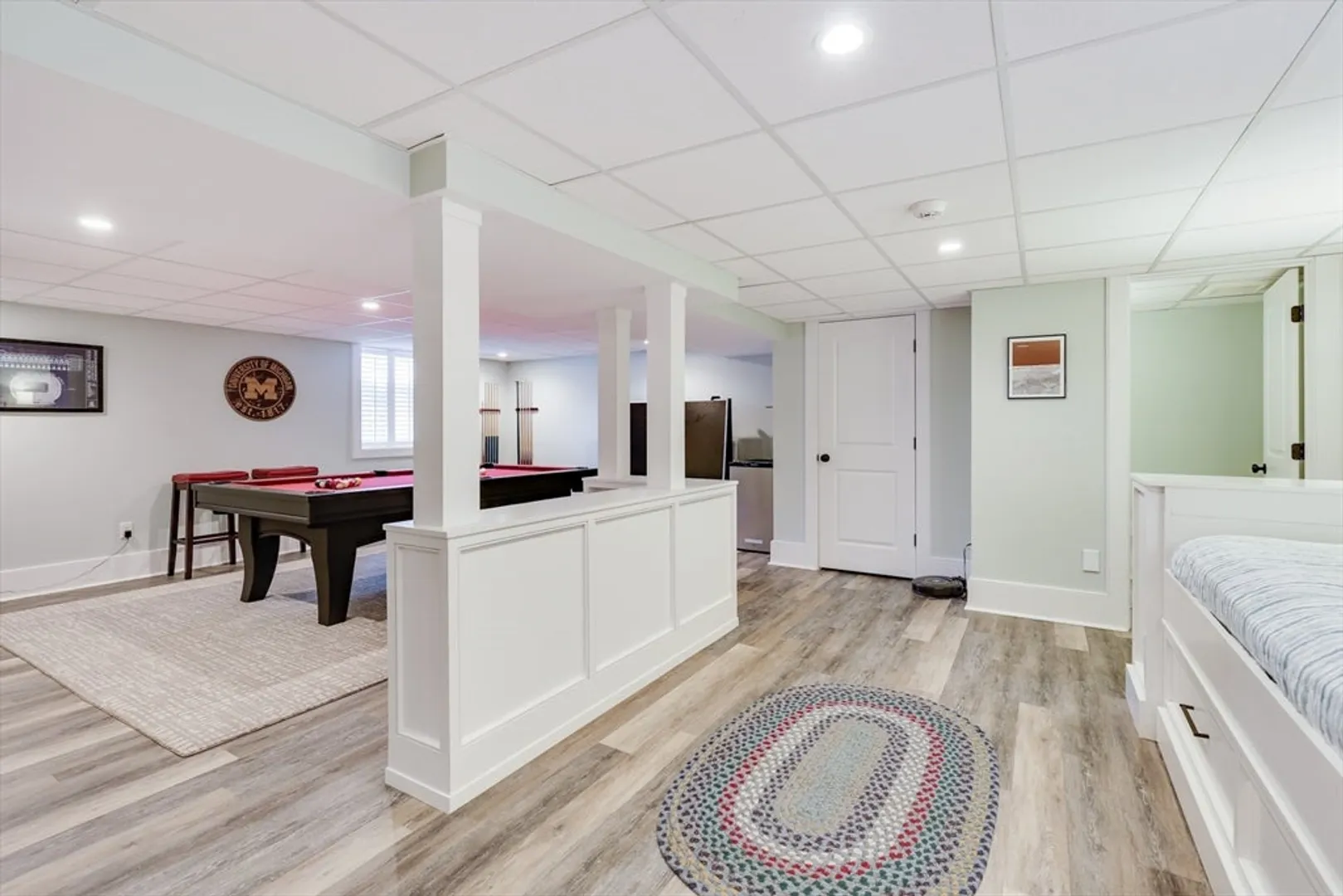 25 Glover Square Photo 39