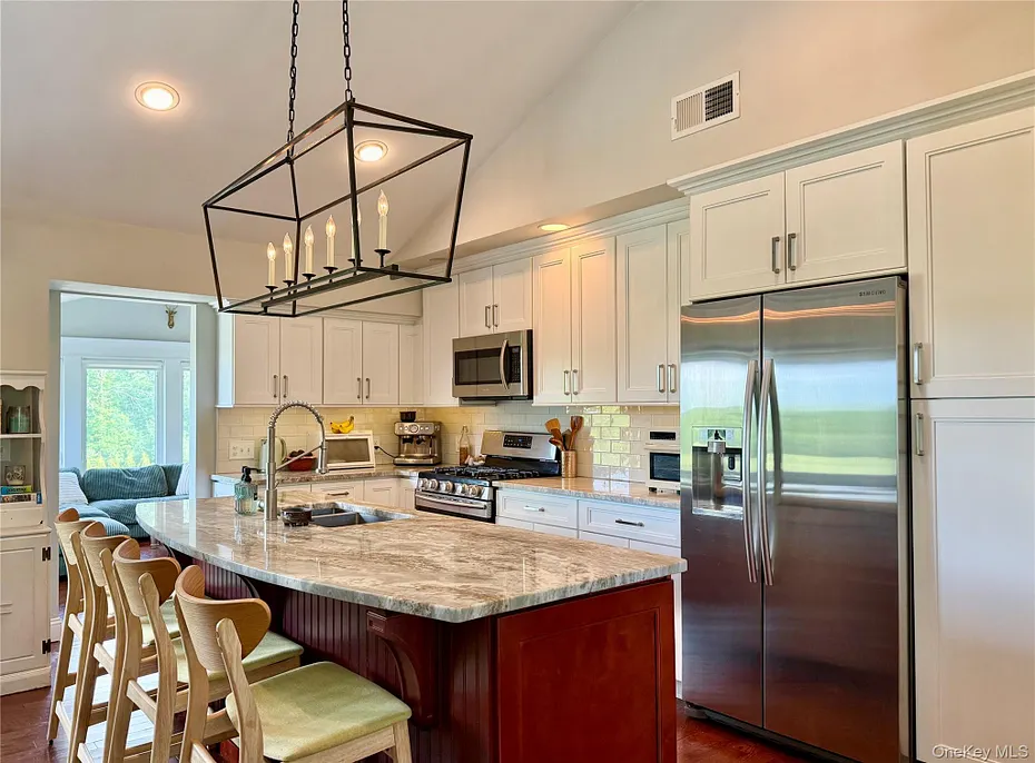 26 Bridle Lane Photo 6