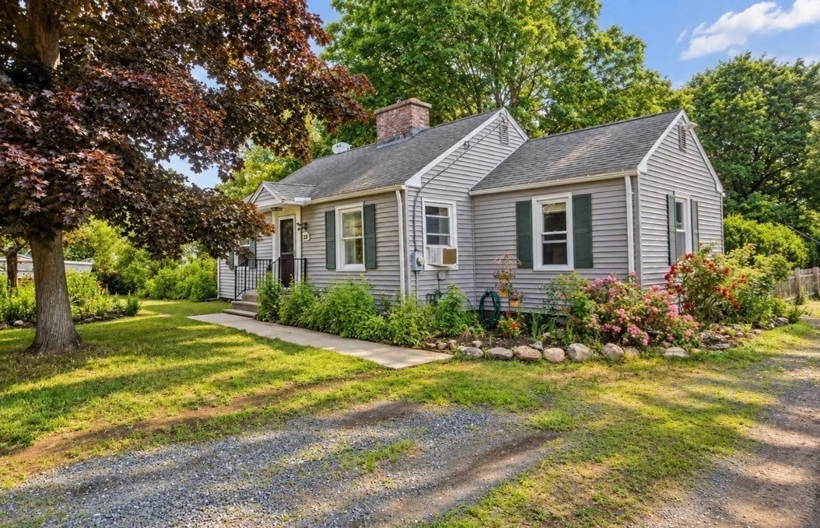 35 Pinehurst St Photo 2