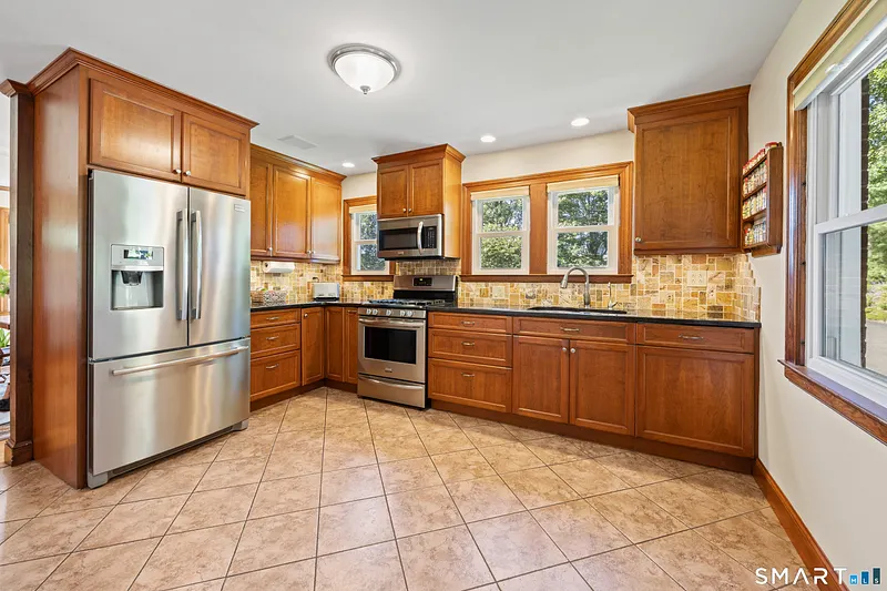 161 Upper State Street Photo 7