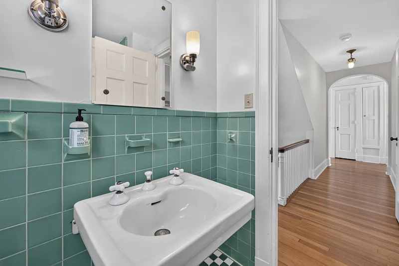 39 Glenwood Avenue Photo 19