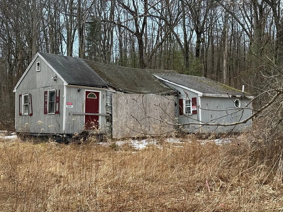 35 Queen Rd Photo 2