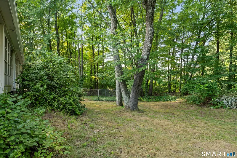 24 East Wintonbury Avenue Photo 15