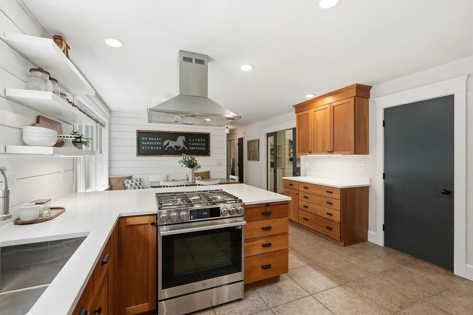 409 Henry St Photo 16