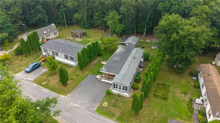 464 Gardiner Road #103 Photo 2