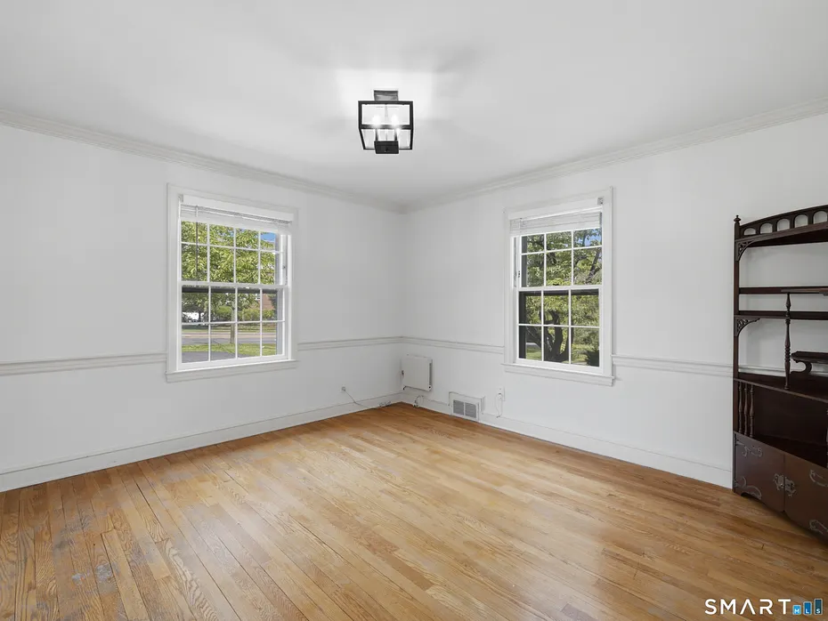 2409 Albany Avenue Photo 13