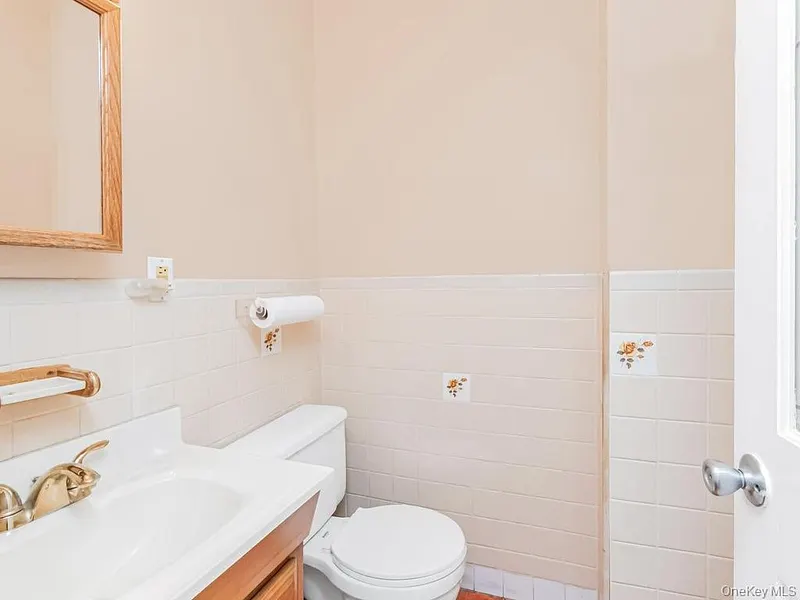 772 Home Street Photo 6