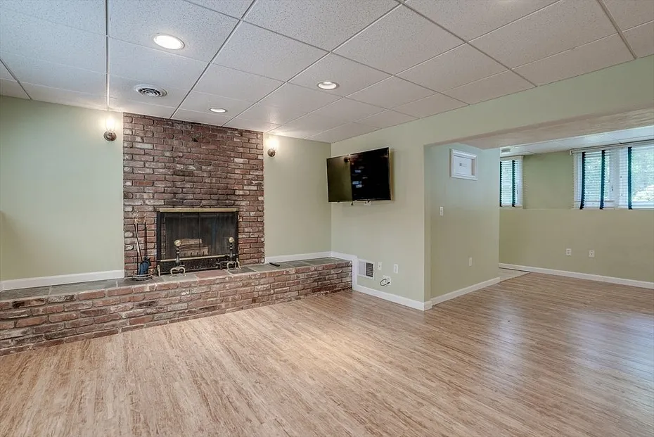 680 East Street Photo 27