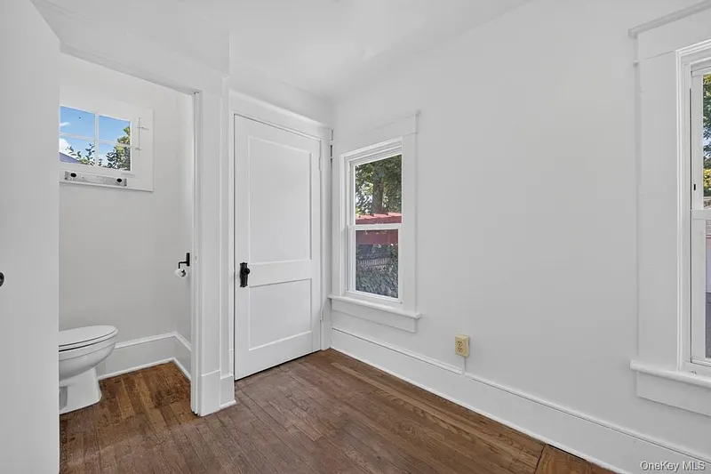 10 S Grand Avenue Photo 14