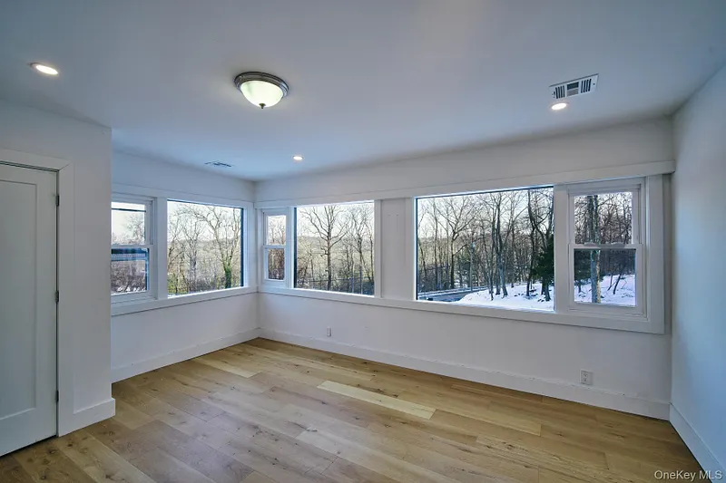 189 Mcnamara Road Photo 18
