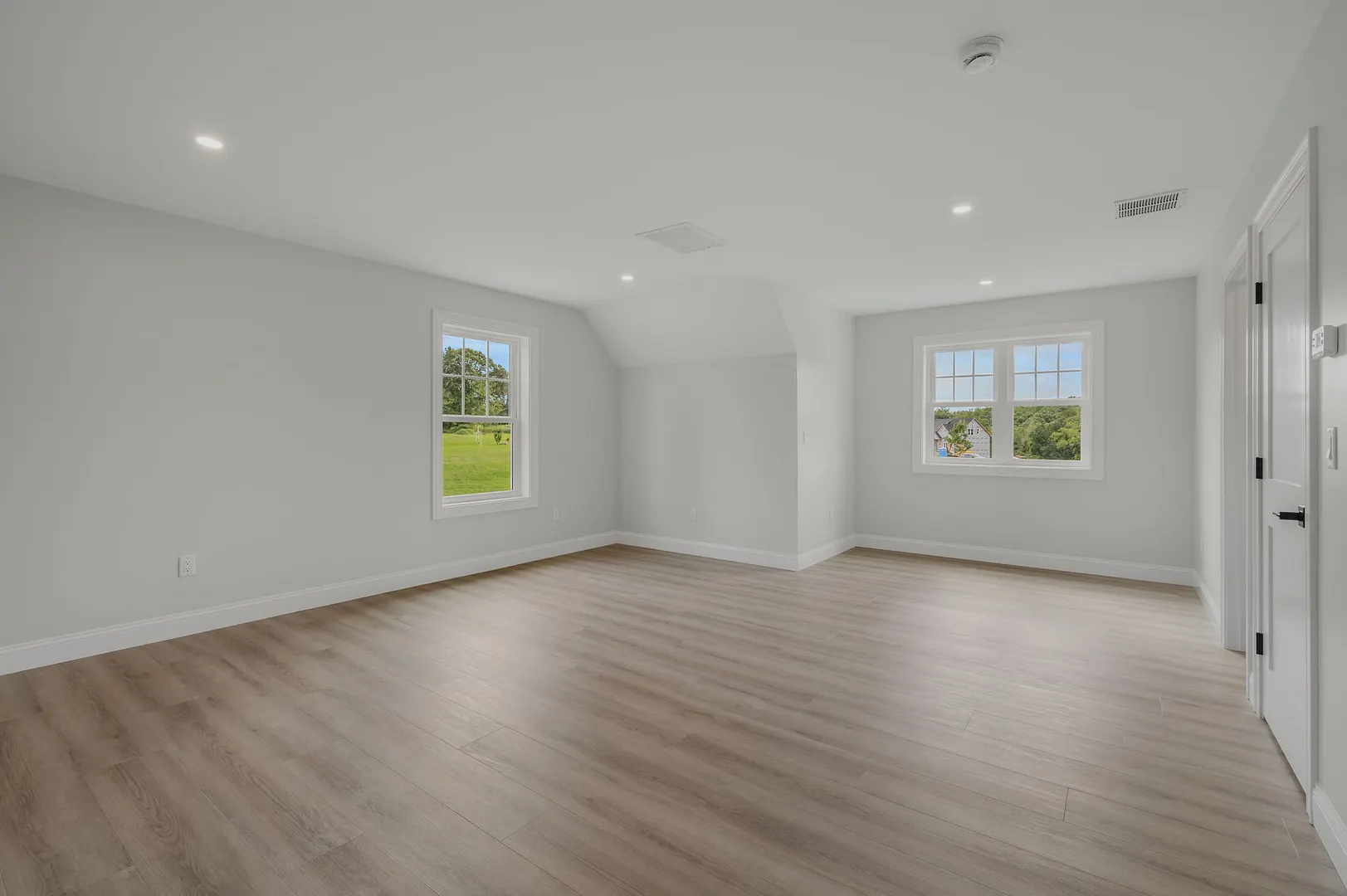 2 Farm Meadow Road Photo 31
