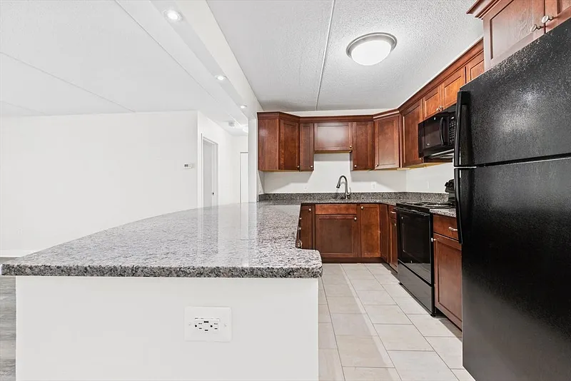 275 Main St #403 Photo 12