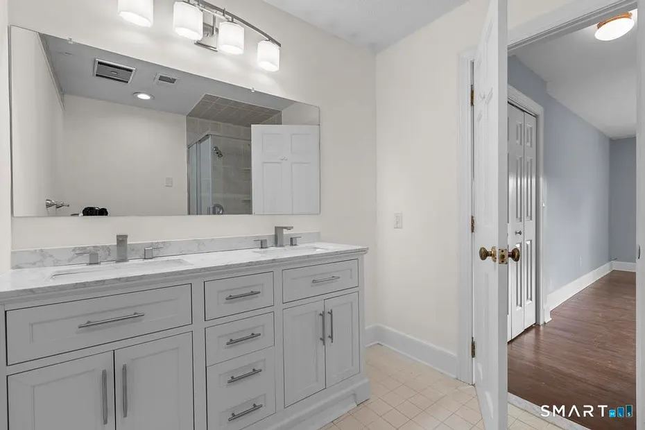 152 West River Street Photo 26
