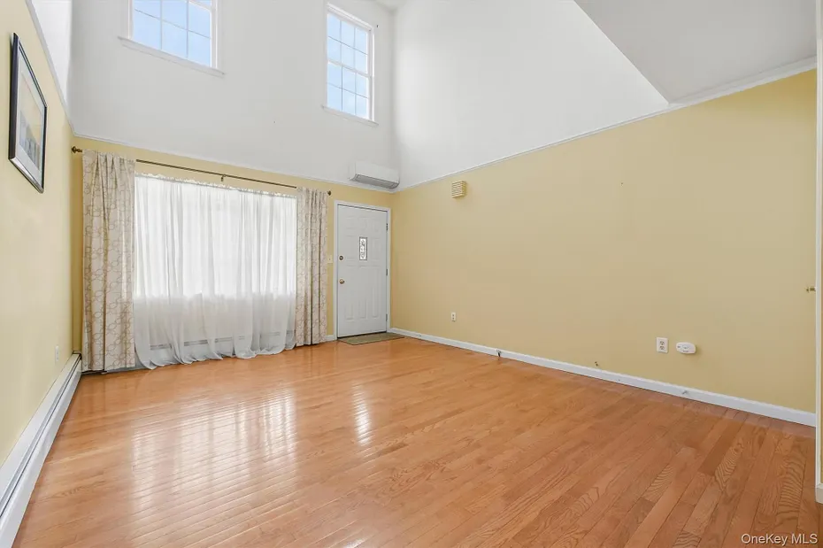1069 Wolcott Avenue Photo 6
