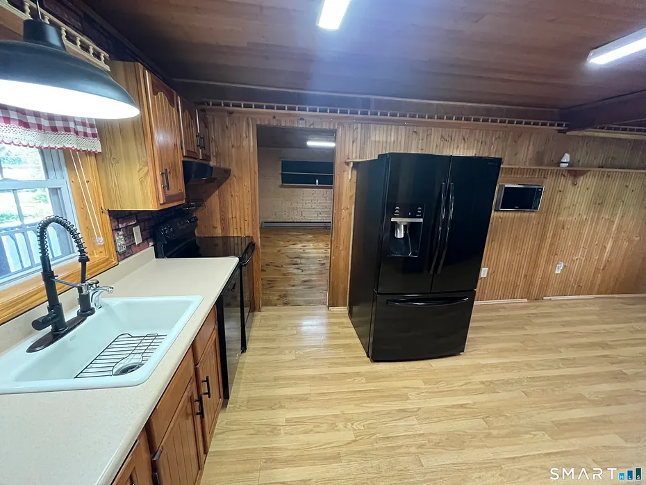303 Somers Road Photo 11