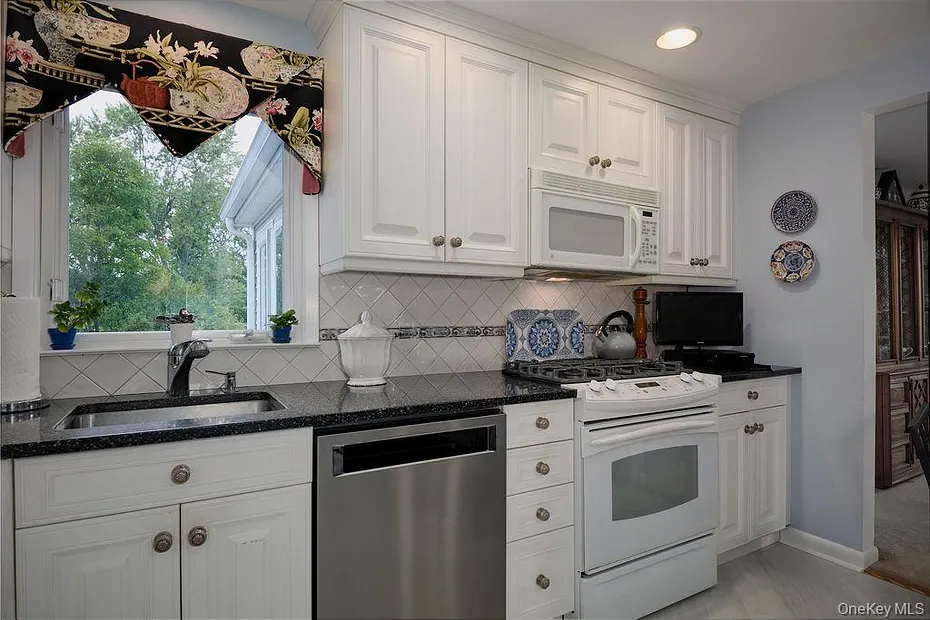 8 Carroll Drive Photo 18